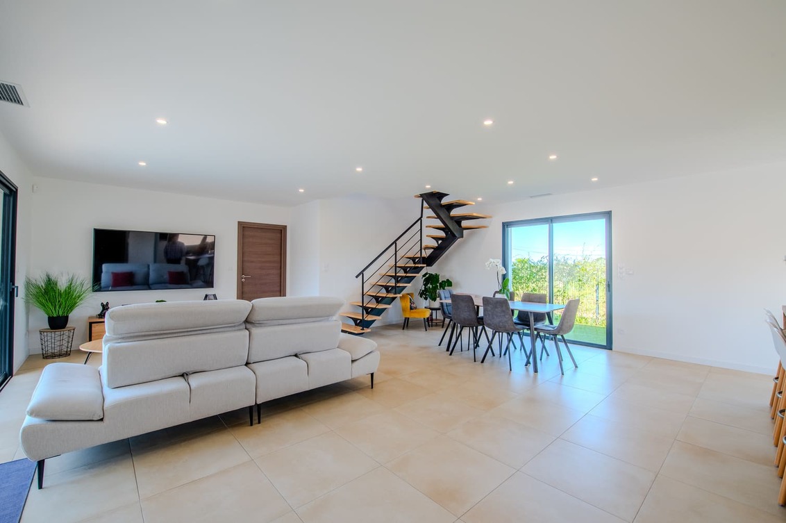 Intérieur d'une maison construite par Maison Kamci