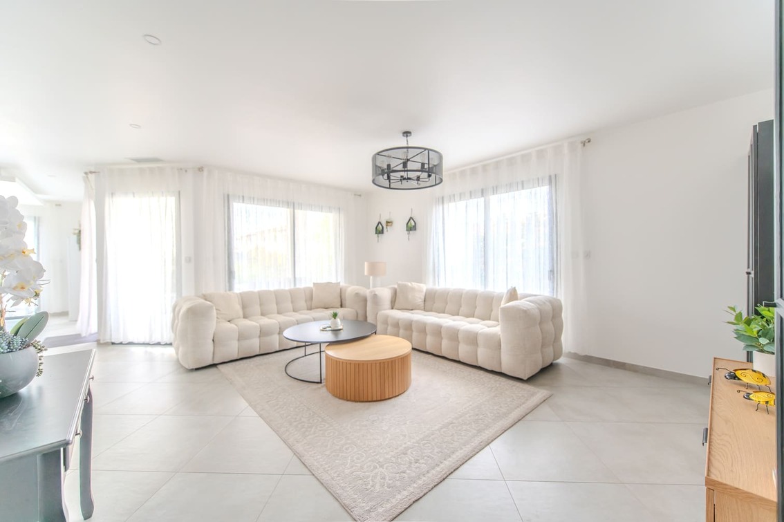 Intérieur d'une maison construite par Maison Kamci