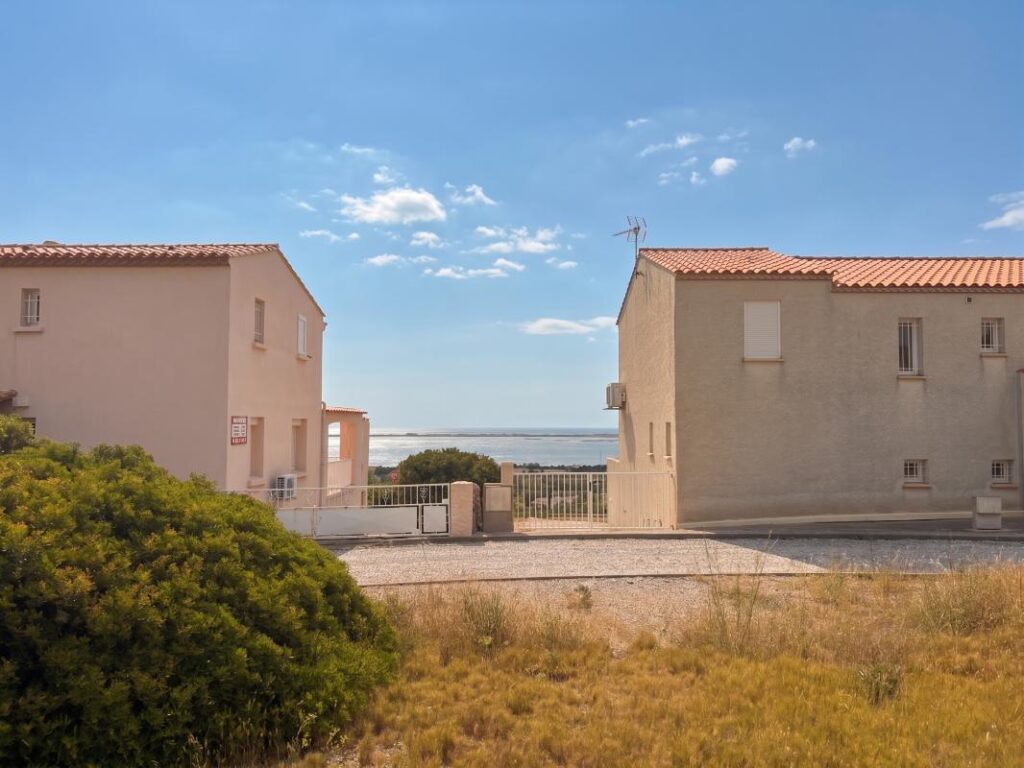 Vue mer panoramique à Fitou – Votre future maison sur mesure face à la Méditerranée