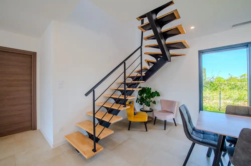 artinterieur-escalier-maison-kamci.webp